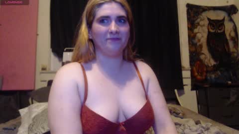 Snapshot of roxanneroulette chatting on October 2, 1:37 am Silver online show from October 2, 1:37 am