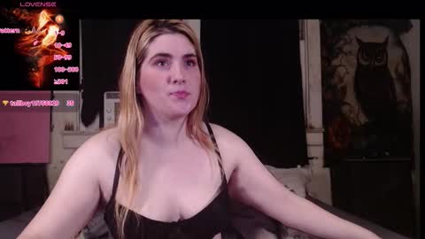 Snapshot of roxanneroulette chatting on October 15, 12:36 am Silver online show from October 15, 12:36 am