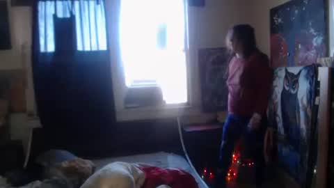 Snapshot of roxanneroulette chatting on February 17, 10:27 pm Silver online show from February 17, 10:27 pm