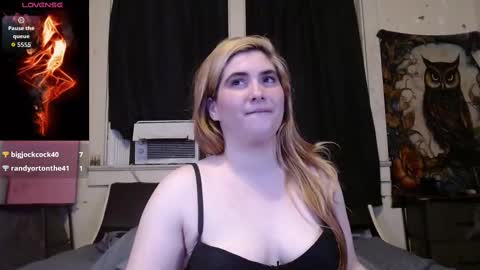 Snapshot of roxanneroulette chatting on October 5, 1:47 am Silver online show from October 5, 1:47 am