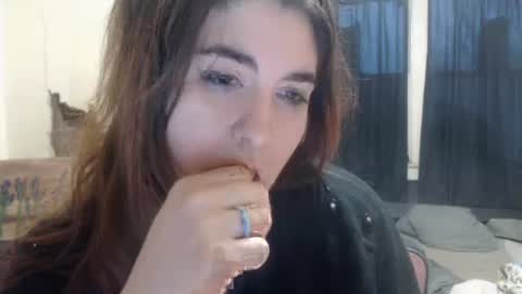 Snapshot of roxanneroulette chatting on March 9, 12:53 pm Silver online show from March 9, 12:53 pm
