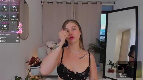 Snapshot of roxie_gates chatting on September 20, 10:35 pm R O X I E online show from September 20, 10:35 pm