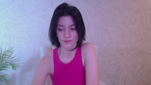 Snapshot of roxy_riot_ chatting on March 4, 7:30 am roxy_riot_ online show from March 4, 7:30 am