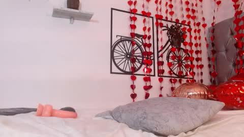 Snapshot of roxy_stone1 chatting on February 17, 10:16 pm roxy_stone1 online show from February 17, 10:16 pm