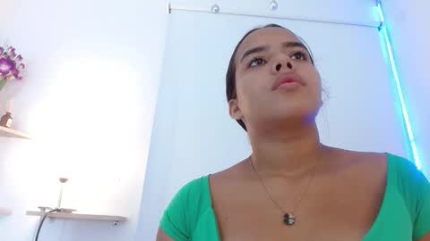 Snapshot of roxy_stone1 chatting on September 15, 7:26 pm roxy_stone1 online show from September 15, 7:26 pm