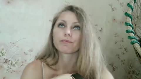 roxyfox18x01 online show from October 10, 7:14 am