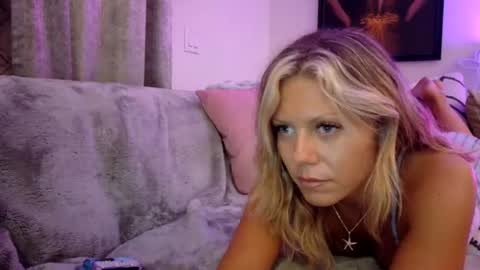 Roxy Nyes online show from August 9, 7:14 am