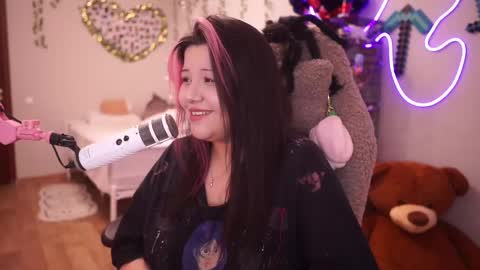 roxysuh online show from October 30, 8:15 am