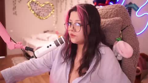 roxysuh online show from October 18, 9:24 am