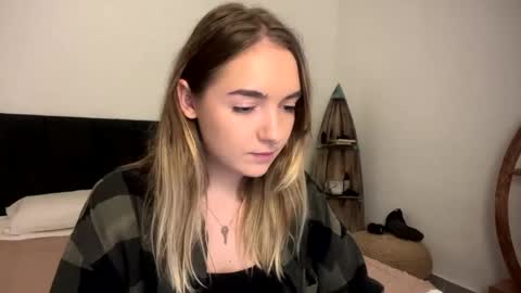 Roxy online show from April 16, 1:44 pm