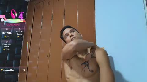 Snapshot of roy_barney chatting on October 4, 9:01 pm ANTONIO online show from October 4, 9:01 pm
