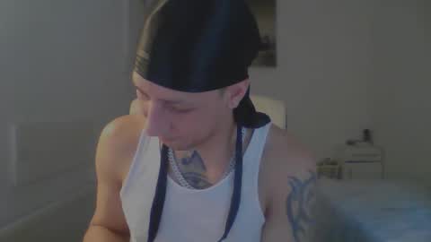 royalpapi12 online show from April 9, 6:41 am
