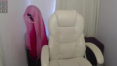 Snapshot of rubi_halliwey chatting on February 13, 6:26 pm Rubi online show from February 13, 6:26 pm