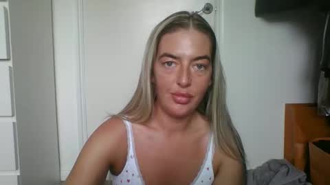 Snapshot of rubyredxxxoxxx chatting on February 16, 12:32 pm rubyredxxxoxxx online show from February 16, 12:32 pm