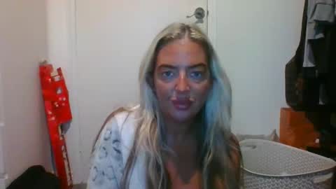 Snapshot of rubyredxxxoxxx chatting on December 22, 7:44 am rubyredxxxoxxx online show from December 22, 7:44 am