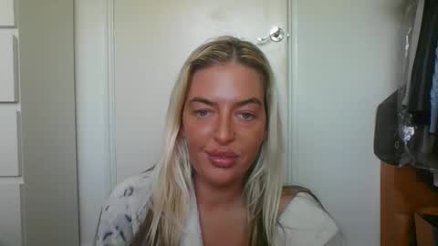 Snapshot of rubyredxxxoxxx chatting on January 3, 10:09 am rubyredxxxoxxx online show from January 3, 10:09 am