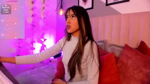 rue_zue online show from February 16, 1:53 pm