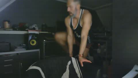 Snapshot of ruffi77 chatting on January 19, 3:53 pm Chico que rico Caliente online show from January 19, 3:53 pm