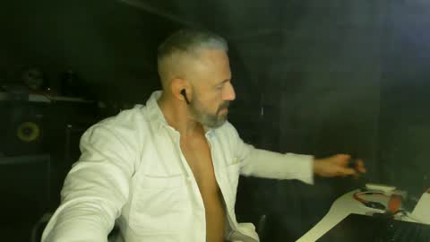 Snapshot of ruffi77 chatting on February 24, 7:19 pm Chico que rico Caliente online show from February 24, 7:19 pm