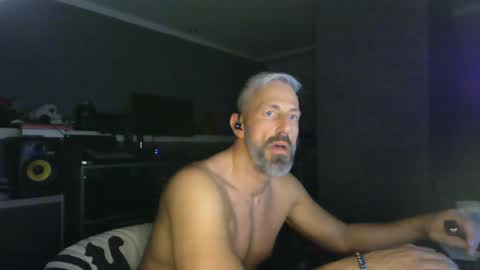Snapshot of ruffi77 chatting on February 6, 9:11 am Chico que rico Caliente online show from February 6, 9:11 am