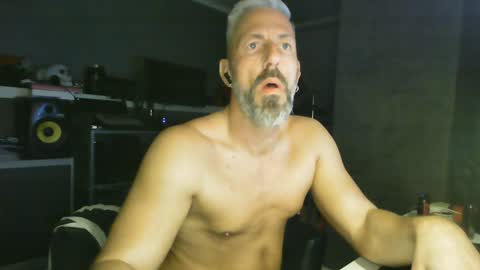 Snapshot of ruffi77 chatting on January 19, 5:58 am Chico que rico Caliente online show from January 19, 5:58 am