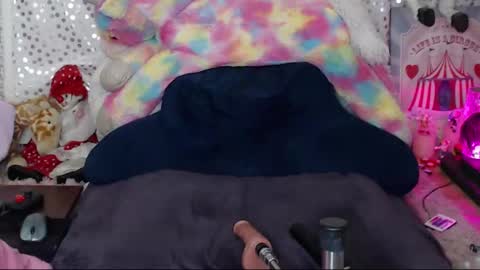 Snapshot of rumpdaycircus chatting on October 9, 7:52 pm Jeanie online show from October 9, 7:52 pm