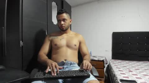 ryan_xc1 online show from May 20, 3:14 am