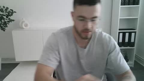 ryanhoffmann15 online show from May 17, 7:50 am