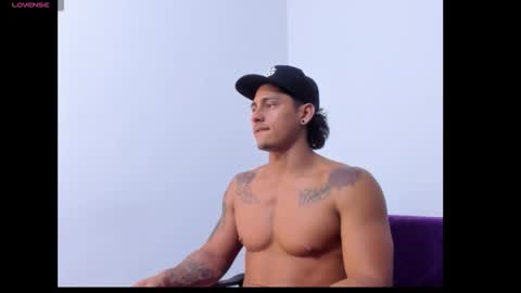 Snapshot of ryanwhite3 chatting on October 25, 12:55 am ryanwhite3 online show from October 25, 12:55 am