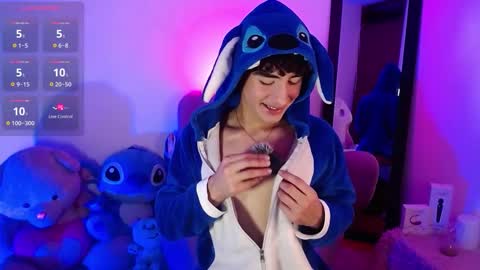 Snapshot of saanti_foxs chatting on September 26, 1:57 am Santi online show from September 26, 1:57 am