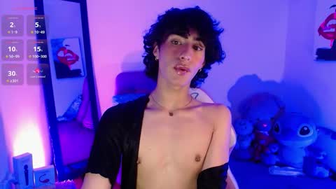 Snapshot of saanti_foxs chatting on September 17, 3:32 am Santi online show from September 17, 3:32 am