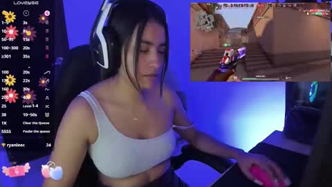 Angie  online show from November 20, 6:05 pm