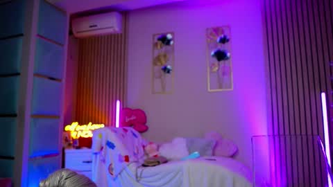 SabrinaJade online show from February 10, 5:32 am