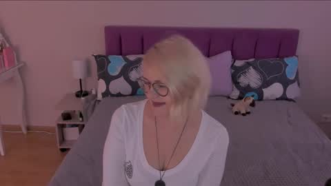 Snapshot of sabrinamacmarren chatting on February 22, 12:29 pm Sabrina MacMarren online show from February 22, 12:29 pm