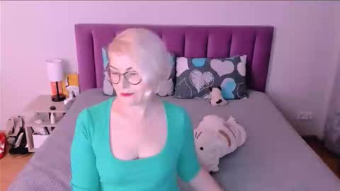 Snapshot of sabrinamacmarren chatting on October 10, 3:07 pm Sabrina MacMarren online show from October 10, 3:07 pm