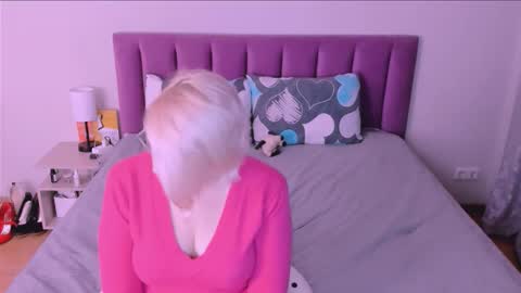 Snapshot of sabrinamacmarren chatting on October 4, 7:11 pm Sabrina MacMarren online show from October 4, 7:11 pm