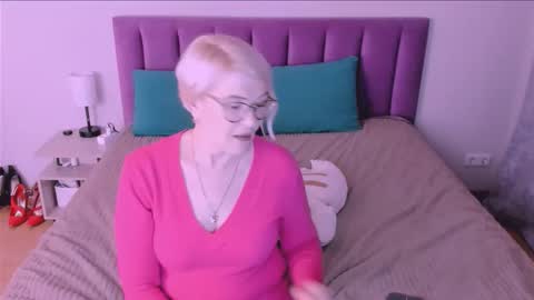 Snapshot of sabrinamacmarren chatting on September 24, 7:20 pm Sabrina MacMarren online show from September 24, 7:20 pm