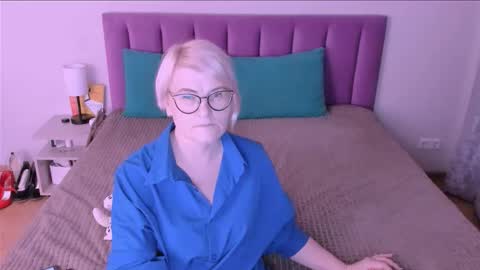 Snapshot of sabrinamacmarren chatting on September 28, 7:23 pm Sabrina MacMarren online show from September 28, 7:23 pm