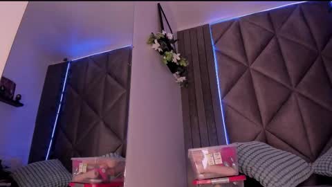 Snapshot of sabrinaspell_ chatting on October 6, 11:39 am S A B R I N A online show from October 6, 11:39 am