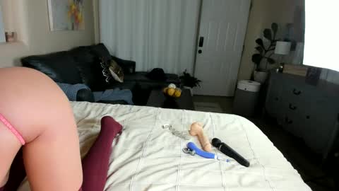 Snapshot of sabrinasshowscom chatting on December 8, 12:46 am SabrinasShows online show from December 8, 12:46 am