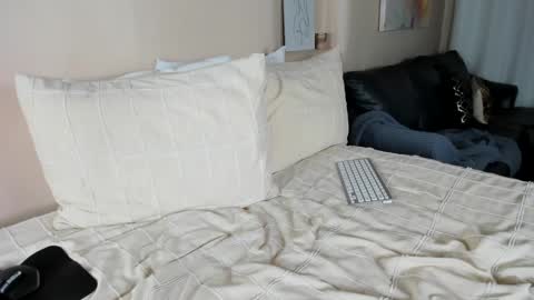 Snapshot of sabrinasshowscom chatting on December 4, 3:20 am SabrinasShows online show from December 4, 3:20 am