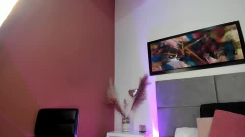 Snapshot of sabrinawarren chatting on February 19, 11:38 am Sabrina Warren online show from February 19, 11:38 am