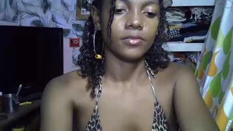 Snapshot of safira19 chatting on October 7, 8:54 am safira19 online show from October 7, 8:54 am