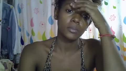 Snapshot of safira19 chatting on October 13, 12:18 pm safira19 online show from October 13, 12:18 pm