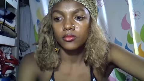 Snapshot of safira19 chatting on September 9, 9:37 pm safira19 online show from September 9, 9:37 pm