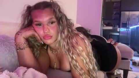 Shaina Blue online show from May 17, 2:21 am
