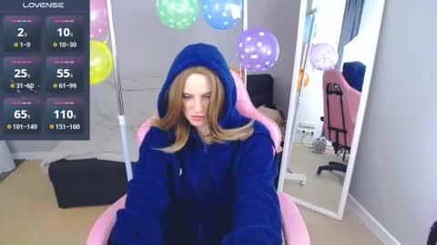 Adel online show from December 4, 1:44 pm