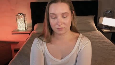 saint__vicious online show from April 1, 8:28 pm