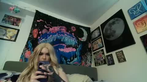 salemsslut online show from January 12, 7:10 pm