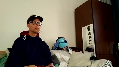 salis1981 online show from February 10, 12:30 am